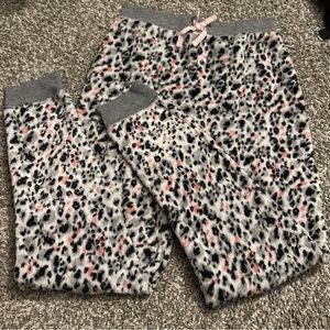 Bcbg girls leopard print pajama bottoms. Pink grey black